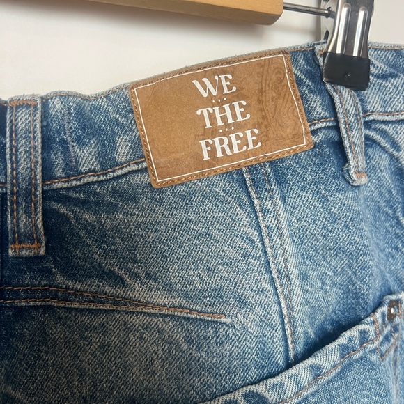 We The Free Lucky You Mid Rise Barrel Jeans
Size 28 - Picture 11 of 16